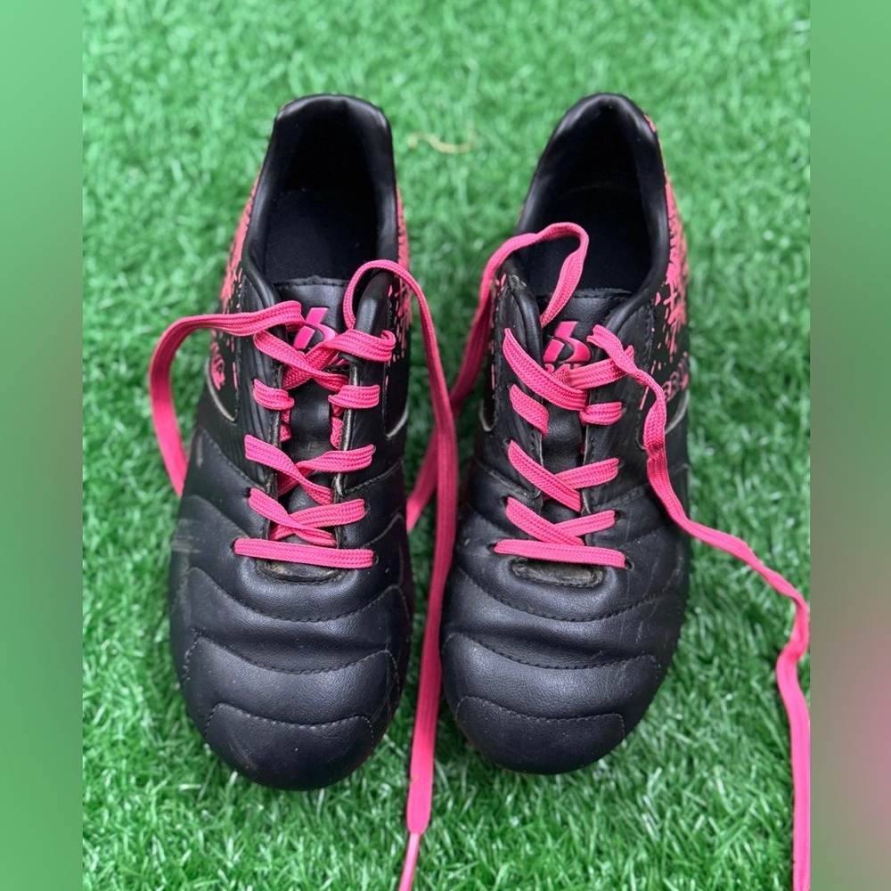 Brava Soccer Girls Black and Pink Athletic‎ Shoes Size 1D